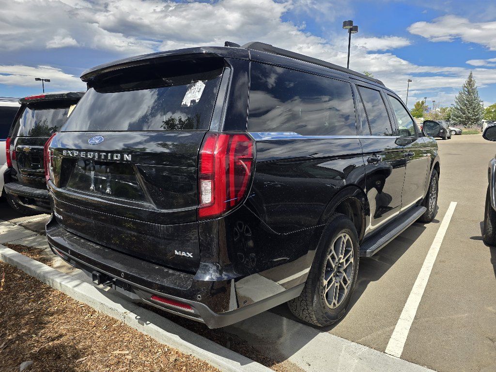 Used 2025 Ford Expedition Max Active AWD/4WD image 4