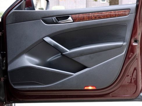 Used 2013 Volkswagen Passat TDI SEL Premium image 38