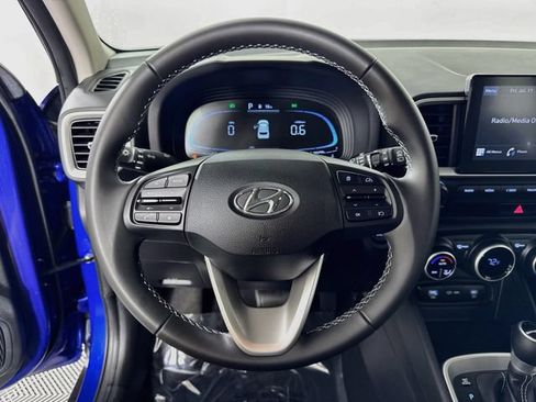 Certified 2025 Hyundai Venue SEL FWD image 15
