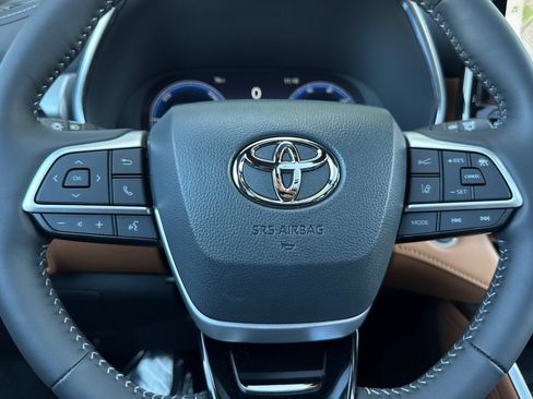 Used 2026 Toyota Highlander Platinum AWD/4WD image 27