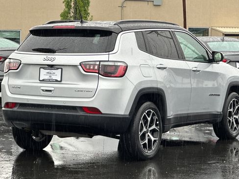Used 2025 Jeep Compass Limited AWD/4WD image 4