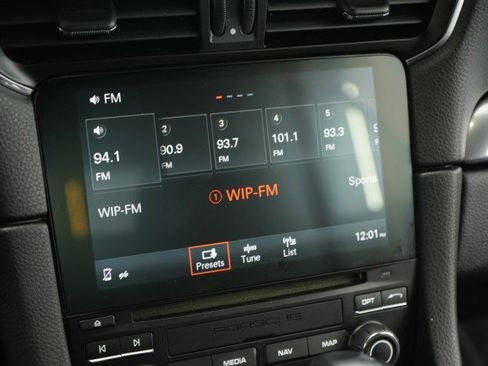 Used 2019 Porsche 911 Carrera 4 AWD/4WD image 50