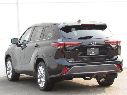 Used 2024 Toyota Highlander Limited AWD/4WD image 5