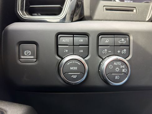 Used 2023 GMC Sierra 1500 AT4 image 17