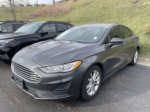 Used 2020 Ford Fusion SE image 2