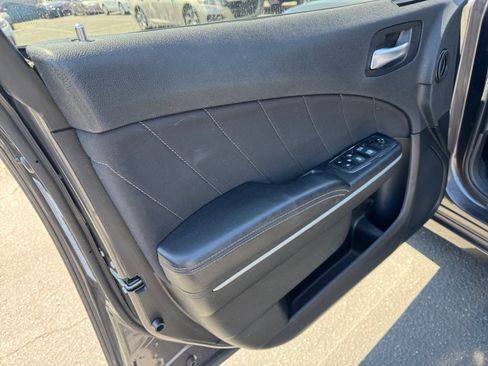 Used 2022 Dodge Charger SXT RWD image 16