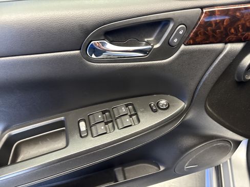 Used 2013 Chevrolet Impala LTZ FWD image 10