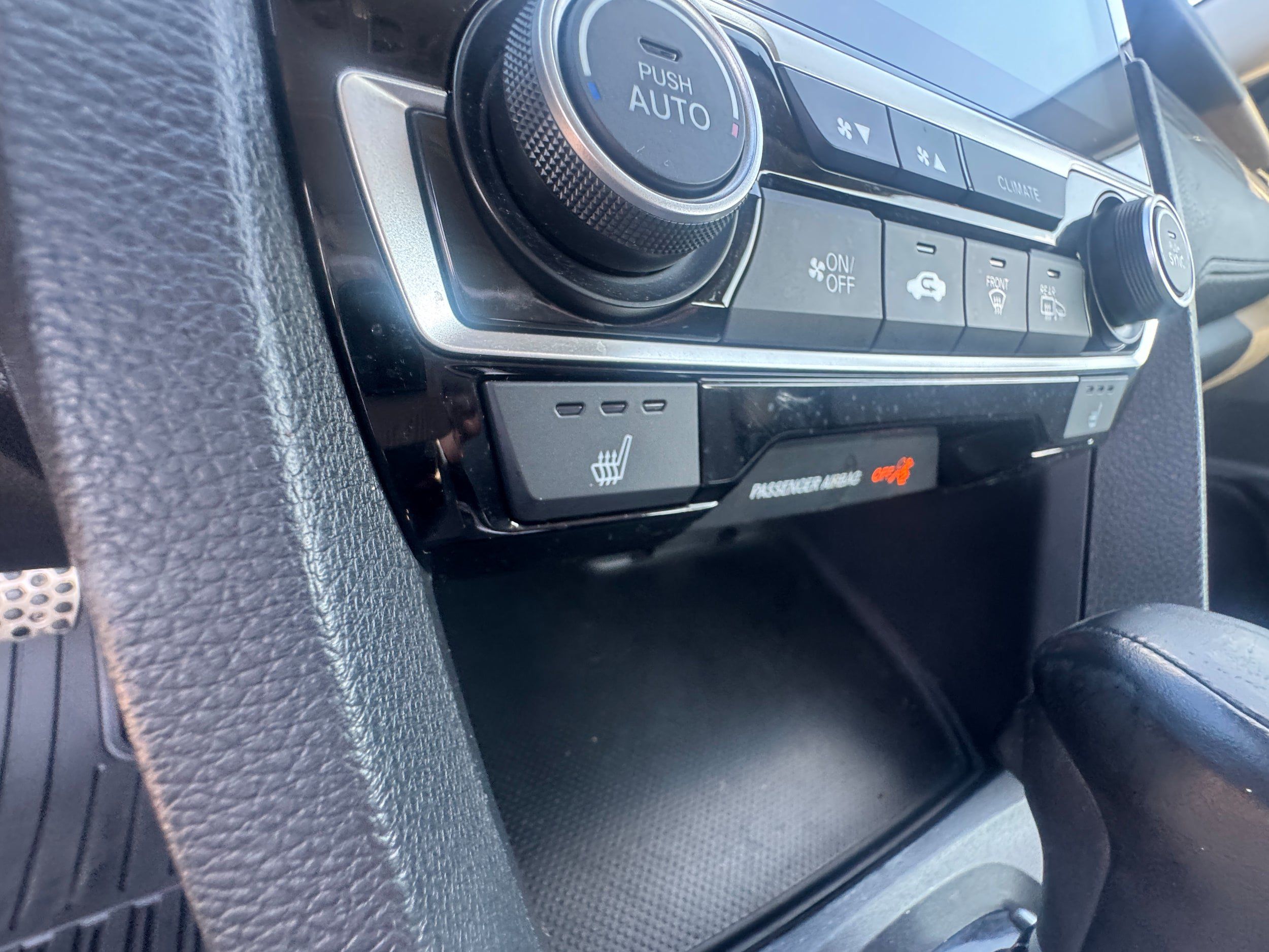 Used 2019 Honda Civic Touring image 11