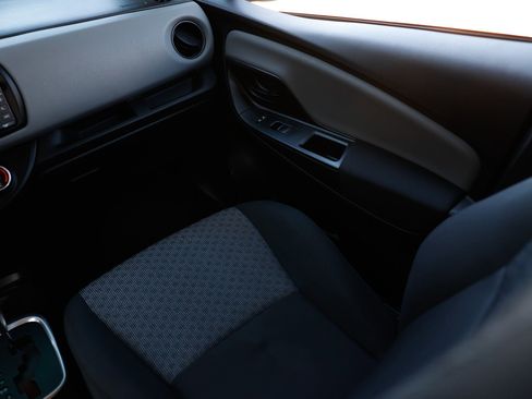 Used 2016 Toyota Yaris L image 28