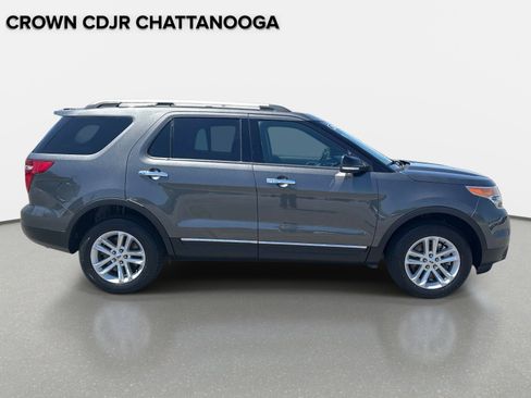 Used 2015 Ford Explorer XLT w/ Equipment Group 202A image 3