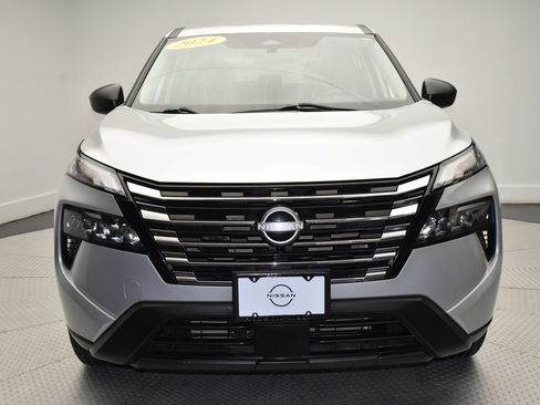 Used 2024 Nissan Rogue S FWD image 2