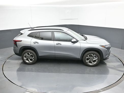 Used 2025 Chevrolet Trax LT w/ LT Convenience Package image 48