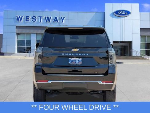 Used 2025 Chevrolet Suburban LT w/ Comfort Package AWD/4WD image 4