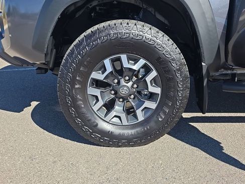 Used 2022 Toyota Tacoma TRD Off-Road image 10