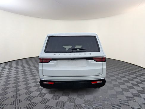 Used 2024 Jeep Wagoneer L Series II w/ Flexible Seating Group image 6