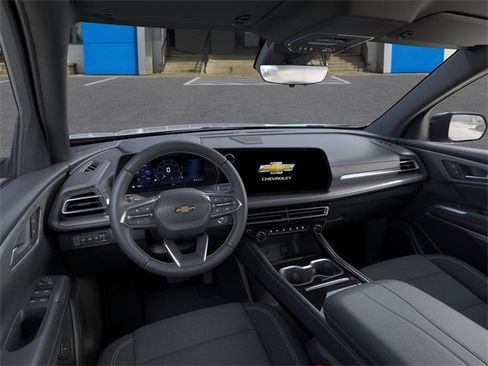 New 2026 Chevrolet Traverse LT w/ Sun and Wheel Package AWD/4WD image 15