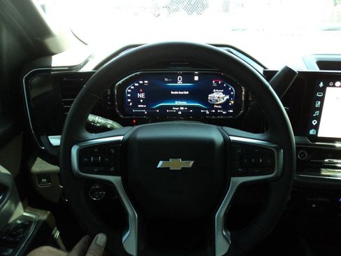 Used 2025 Chevrolet Silverado 2500 LTZ w/ LTZ Convenience Package AWD/4WD image 10