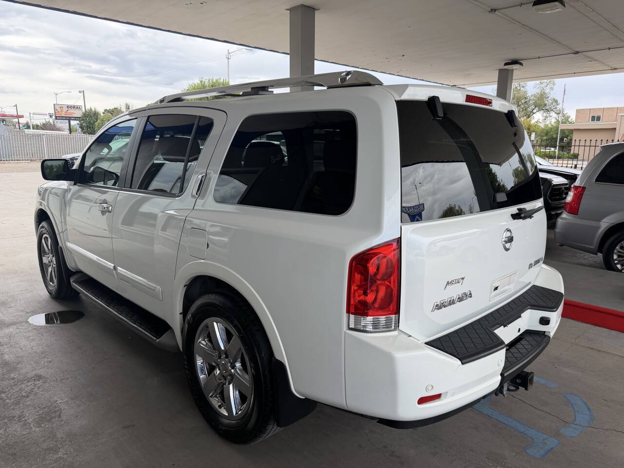 Used 2014 Nissan Armada Platinum AWD/4WD image 4