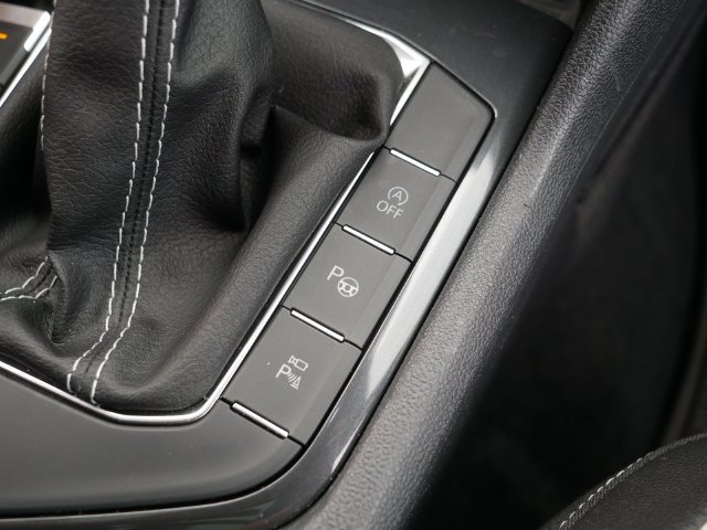 Certified 2023 Volkswagen Tiguan SEL R-Line AWD/4WD image 33