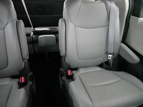 New 2024 Toyota Sienna XLE image 14