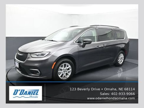 Used 2022 Chrysler Pacifica Touring-L FWD image 1