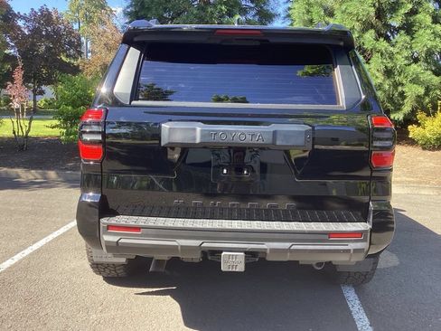 Used 2025 Toyota 4Runner SR5 AWD/4WD image 23