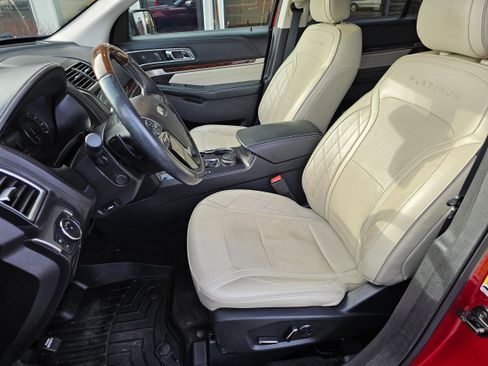 Used 2017 Ford Explorer Platinum image 11