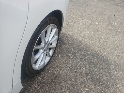 Used 2013 Lexus CT 200h w/ Premium Pkg w/Navigation FWD image 8
