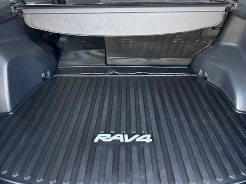 Used 2025 Toyota RAV4 XLE AWD/4WD image 17