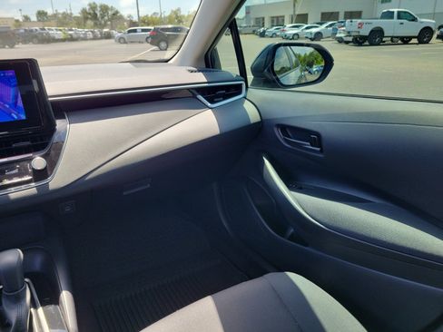 Used 2025 Toyota Corolla LE FWD image 17