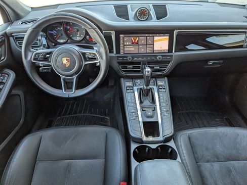 Certified 2020 Porsche Macan image 11