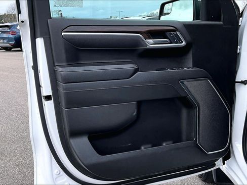 Used 2025 GMC Sierra 1500 SLT image 24
