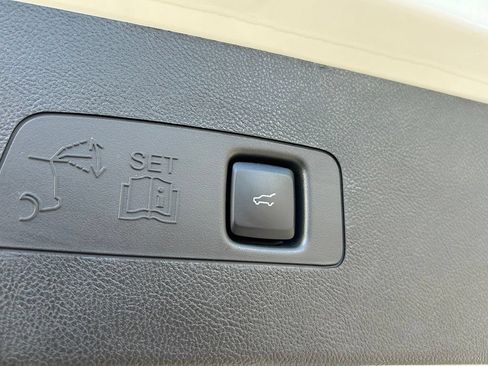 Used 2023 Lincoln Corsair FWD image 35