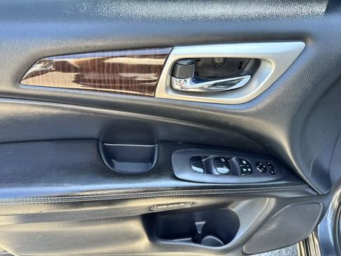 Used 2014 Nissan Pathfinder SL AWD/4WD image 13