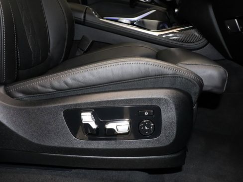 Used 2025 BMW X7 M60i image 33