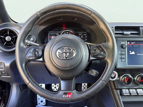 Used 2024 Toyota GR86 Premium RWD image 15