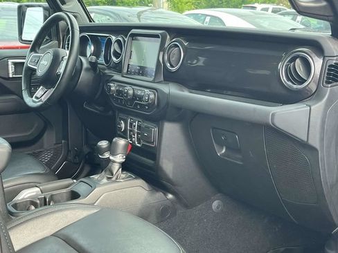 Used 2022 Jeep Wrangler Unlimited Sahara AWD/4WD image 24
