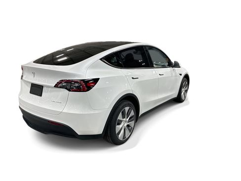 Certified 2023 Tesla Model Y AWD image 6