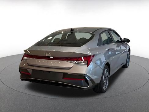 Used 2025 Hyundai Elantra SEL image 14