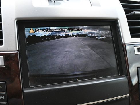 Used 2011 Cadillac Escalade Luxury image 13