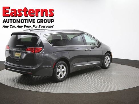Used 2017 Chrysler Pacifica Touring-L Plus w/ Advanced Safetytec Group FWD image 43