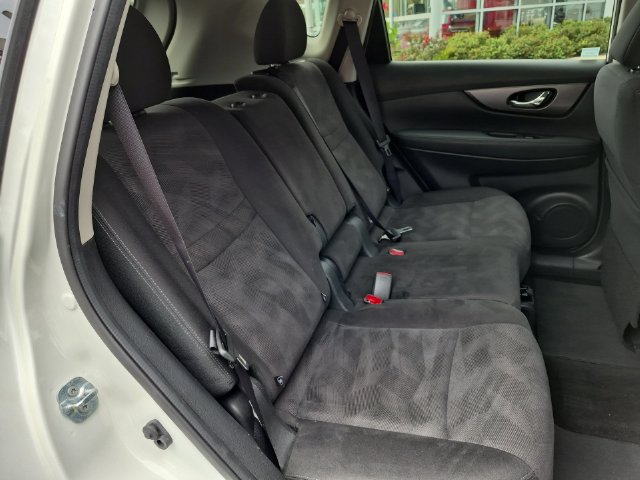 Used 2016 Nissan Rogue SV w/ SV Premium Package AWD/4WD image 29