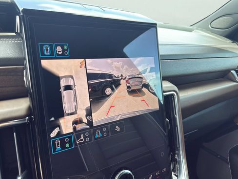 Used 2025 GMC Yukon Denali Ultimate AWD/4WD image 18