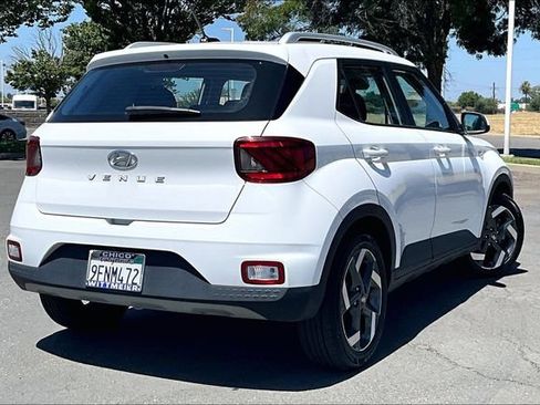 Used 2023 Hyundai Venue SEL FWD image 13