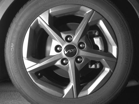 Used 2025 Kia K4 LXS image 13