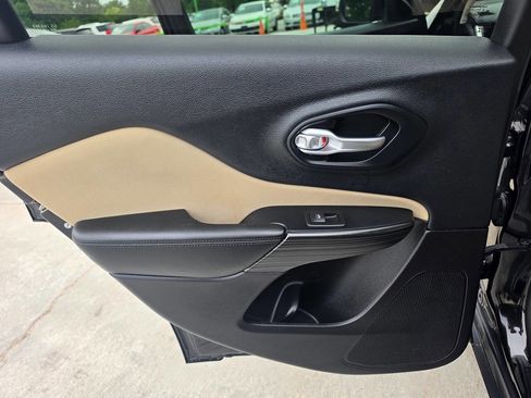 Used 2015 Jeep Cherokee Latitude FWD image 20