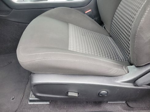 Used 2022 Dodge Challenger GT image 5