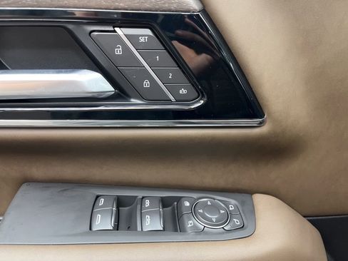 New 2026 GMC Yukon Denali Ultimate AWD/4WD image 9