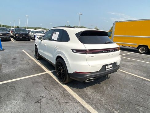 Used 2024 Porsche Cayenne AWD/4WD image 5