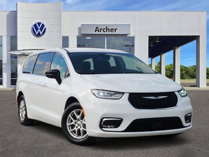 Used 2024 Chrysler Pacifica Touring-L